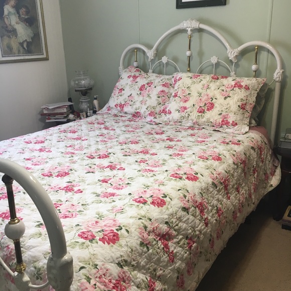 Laura Ashley Other Laura Ashley Queen Size Bedspread With 2 Shams Poshmark